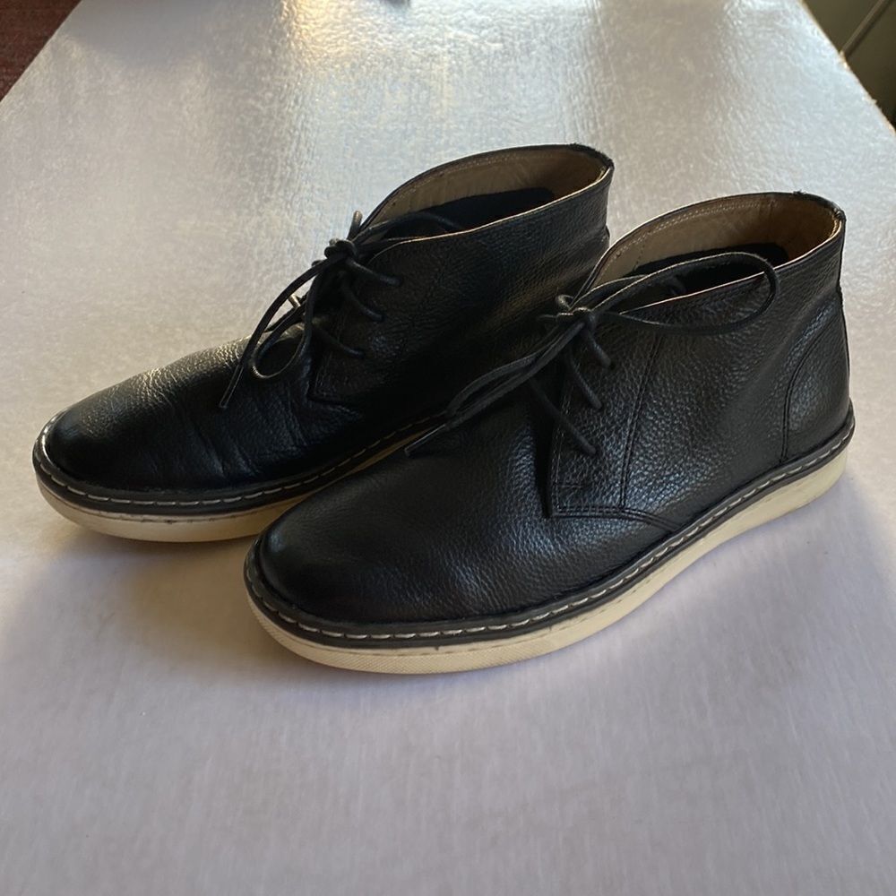 JOHNSTON & MURPHY Black Pebbled Leather Chukka Boots Size 2M